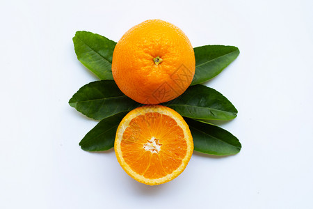含白木背景叶子的新鲜柑橘水果图片