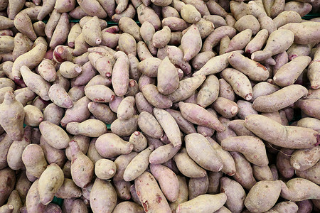 市场上的甜土豆图片