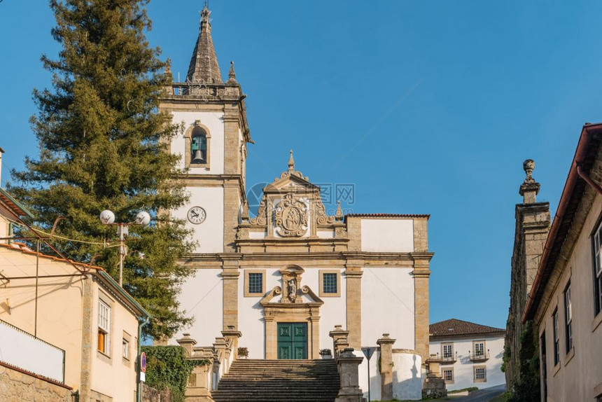 saojbptis教区堂的外观结合了礼仪主义和巴洛克风格以及洗礼在portugal以北的pontedabrc的突出地位母亲教堂图片