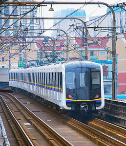 地铁列车到达站上海图片