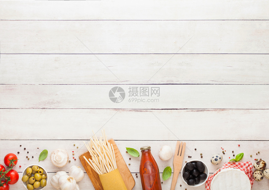 俯视图木板背景的各类瓜果鸡蛋图片