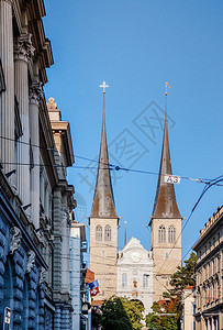 2013年月4日卢塞伦中世纪古城区HafkircheStlodgar教堂古老的钟楼尖塔背景