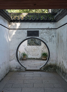 通往上海老城豫园院子的大门图片
