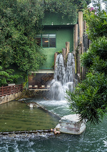 南莲花园的瀑布由洪公吉林尼姑妇红公的钻石山南莲花园图片