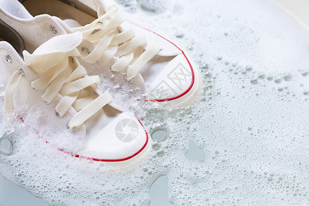 洗前要穿湿鞋脏运动高清图片