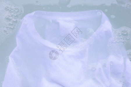 洗前一身衣服白色T恤衫图片