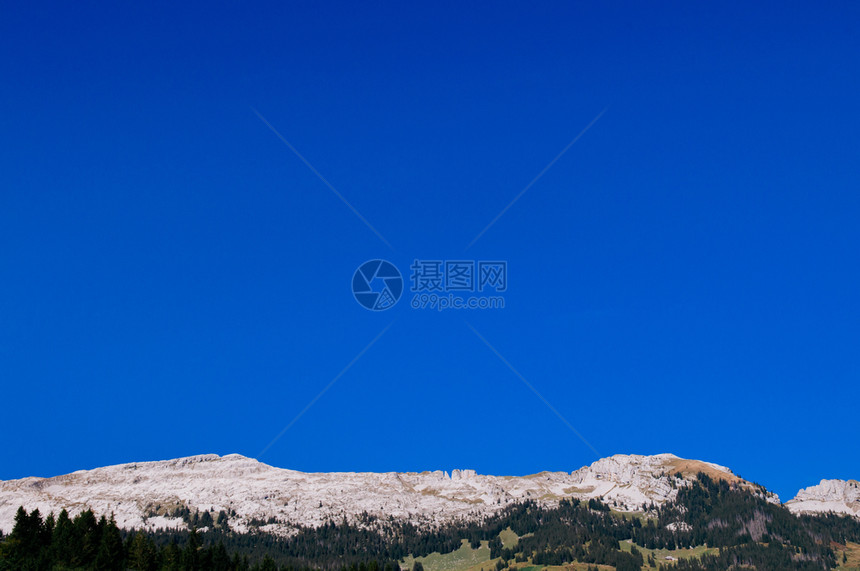 蓝天Brienz转角的山谷风景昆虫威士忌兰图片
