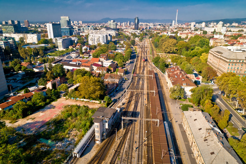 萨格勒布铁路轨道和西段空中观察首府croati图片