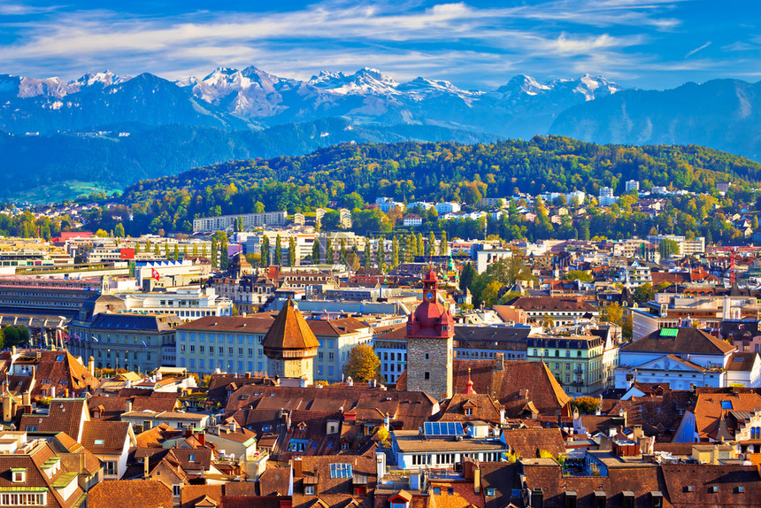 idylc润滑屋顶和斜坡峰背景视图中央瑞士图片