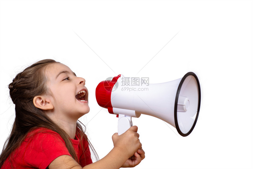 小女孩大喊叫拿着扩音器通信和销售概念图片
