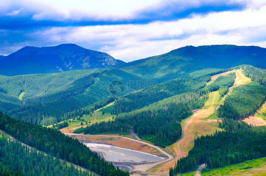 美丽的山地景观和高空位置是喀尔巴阡乌黑欧洲图片