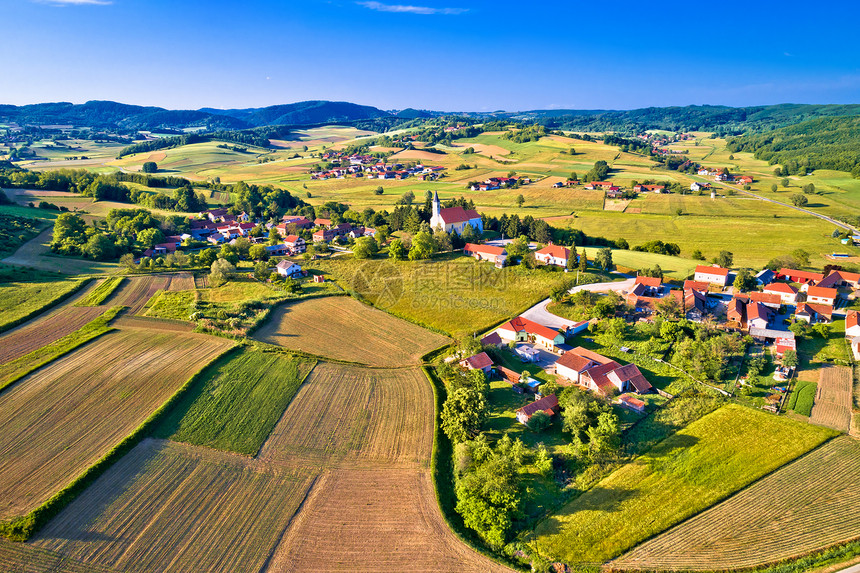 Glogvnica村和绿色自然空中观察croati的frgoje地区图片