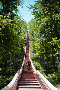 2014年月日204年布里拉姆泰国穿过森林的楼梯通往Khaordng老火山坑或Khaordng森林公园由亚洲游客步行上山背景