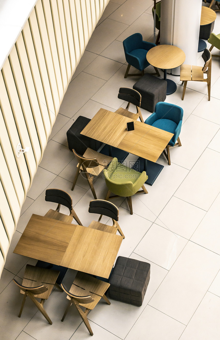 咖啡厅的桌子和椅高端观点没有人现代设计酒吧家具咖啡店在购物中心图片