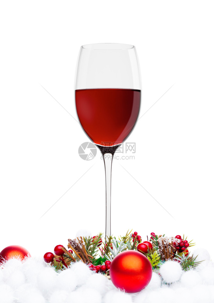 红酒杯白底有圣诞节装饰图片