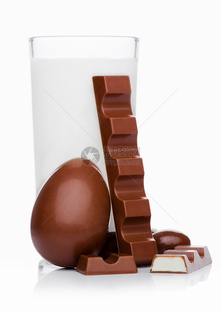 牛奶巧克力棒和巧克力蛋图片