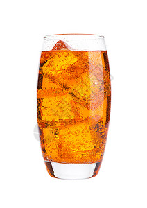 一杯橙色能量苏打饮料白底冰图片
