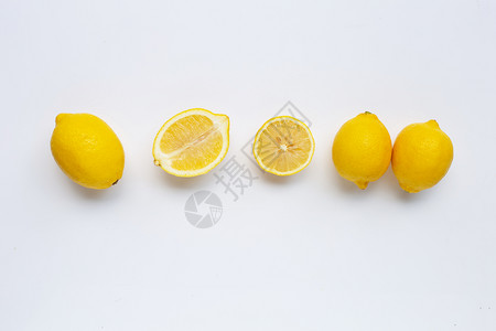 白色背景上的柠檬顶部视图图片
