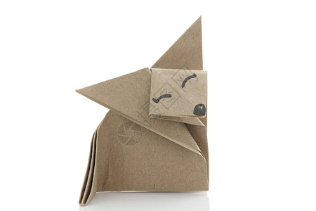 狗折纸利用回收的纸工艺来成灰狐背景