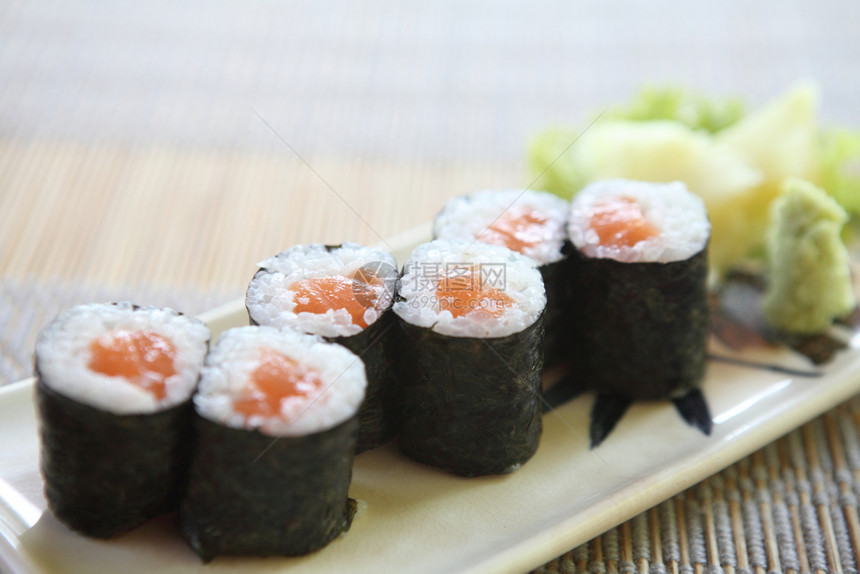 好吃的日本寿司图片