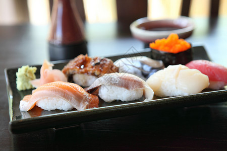 芥末加生鱼寿司图片