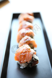 鲑鱼寿司卷图片