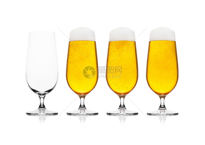 冷优雅的啤酒杯白底与空玻璃隔绝图片