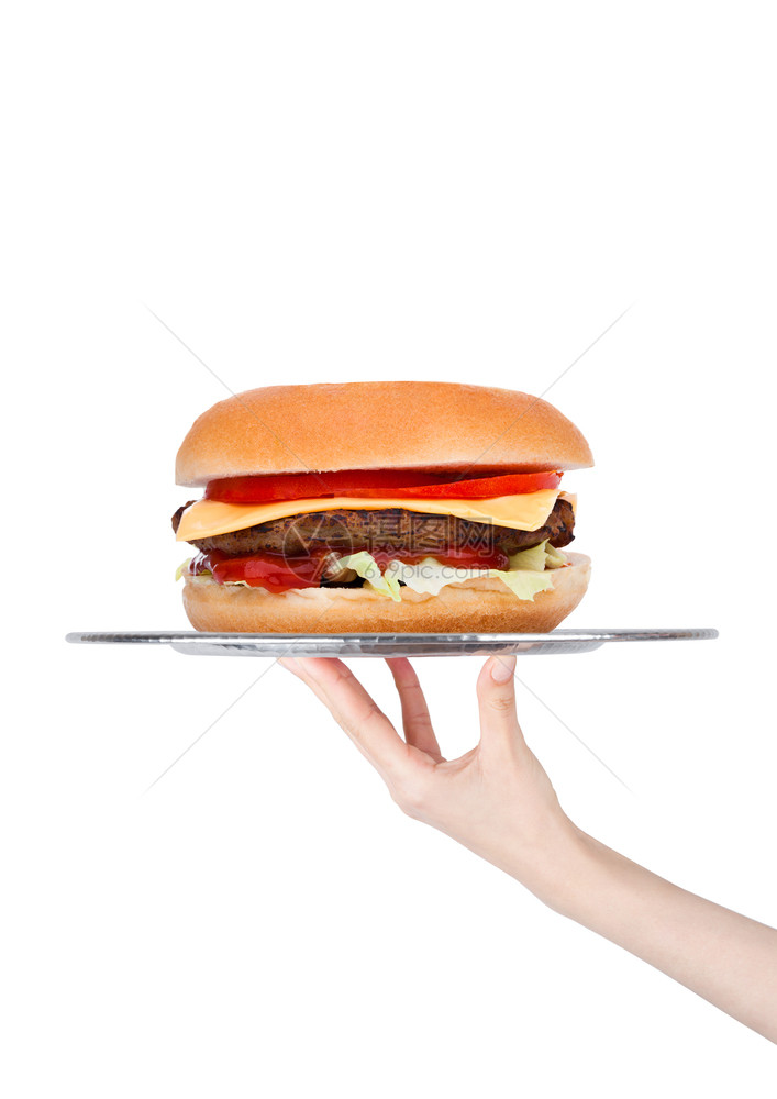 手持套托盘新鲜牛肉汉堡蔬菜和酱白色背景图片
