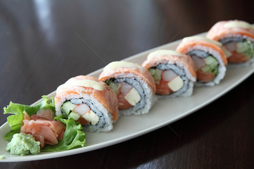 鲑鱼寿司卷图片