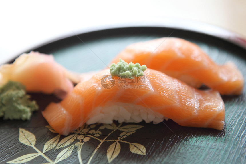 鲑鱼寿司图片