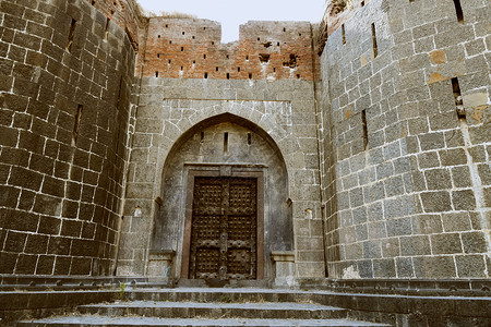 玛拉石砖墙和主门在sardpundewswdpune石砖墙和主门在sardwspune背景