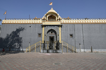 bhairvnth寺swdpoune的加固石墙和入口门图片