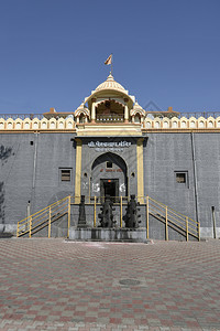 bhairvnth寺swdpoune的加固石墙和入口门图片