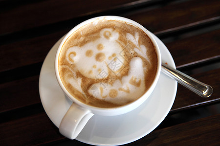 带熊图案的咖啡图片