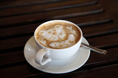 带熊图案的咖啡图片