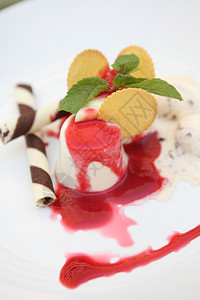 冰淇淋草莓布丁图片