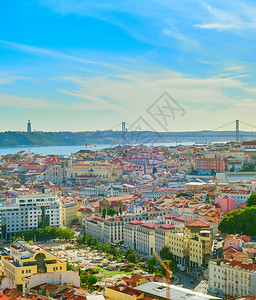 Lisbon老城的天线第25个阿普里尔桥图片