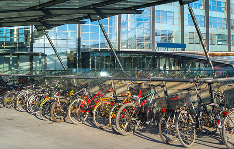 卡斯特鲁普机场的自行车泊图片