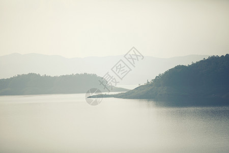 湖面的日落塔拉鲁阿高清图片