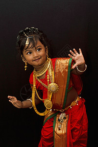 穿传统服饰的印度小女孩图片