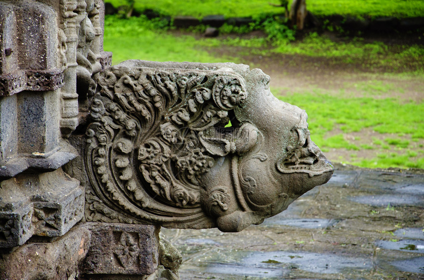 雕刻细节哥德什瓦寺庙罪人靠近纳希克马哈拉施特印地亚雕刻细节纳希克印地亚图片