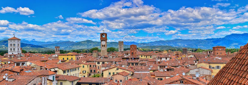 美丽的中世纪小镇在tuscane的lua房子有红色的屋顶图片