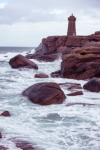 岩石塔弗朗切以北的tregasl和典型的布里塔尼海岸背景