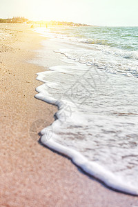 快乐的周末海边沙岸的浪乌黑亚速的库拉尼风景图片