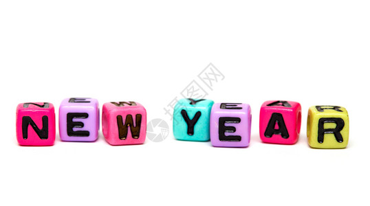 新年单词由带有字母的多色子玩具立方体生成图片