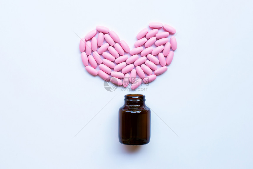 白背景的粉红药片心脏形状图片