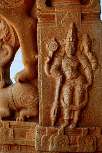 拉克希曼在维塔拉寺庙哈皮卡纳塔因迪亚的拉马神雕塑在维塔拉寺庙因迪亚的拉马神雕塑背景