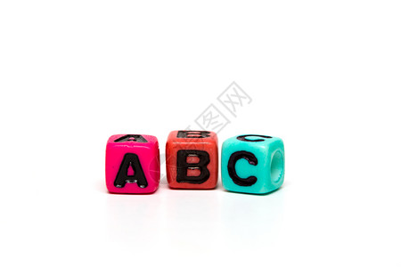 abc字词由带有母的多色子玩具立方体生成图片