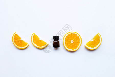 高维生素c橙子水果白底含基本油瓶图片