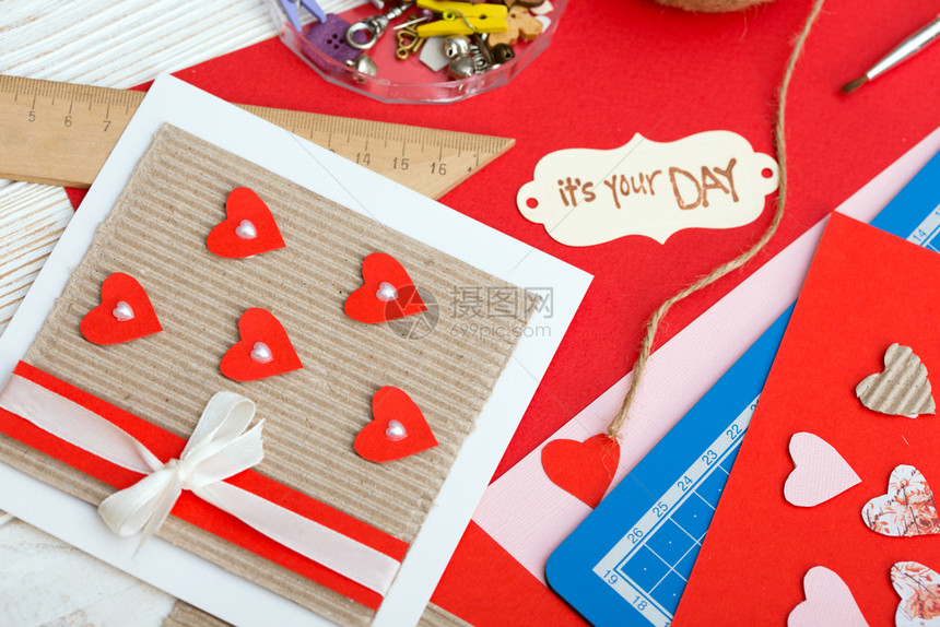 具有装饰的卡片和工具valenti日图片